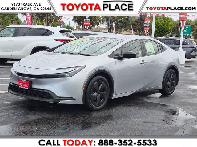 Used 2025 Toyota Prius LE FWD image 1