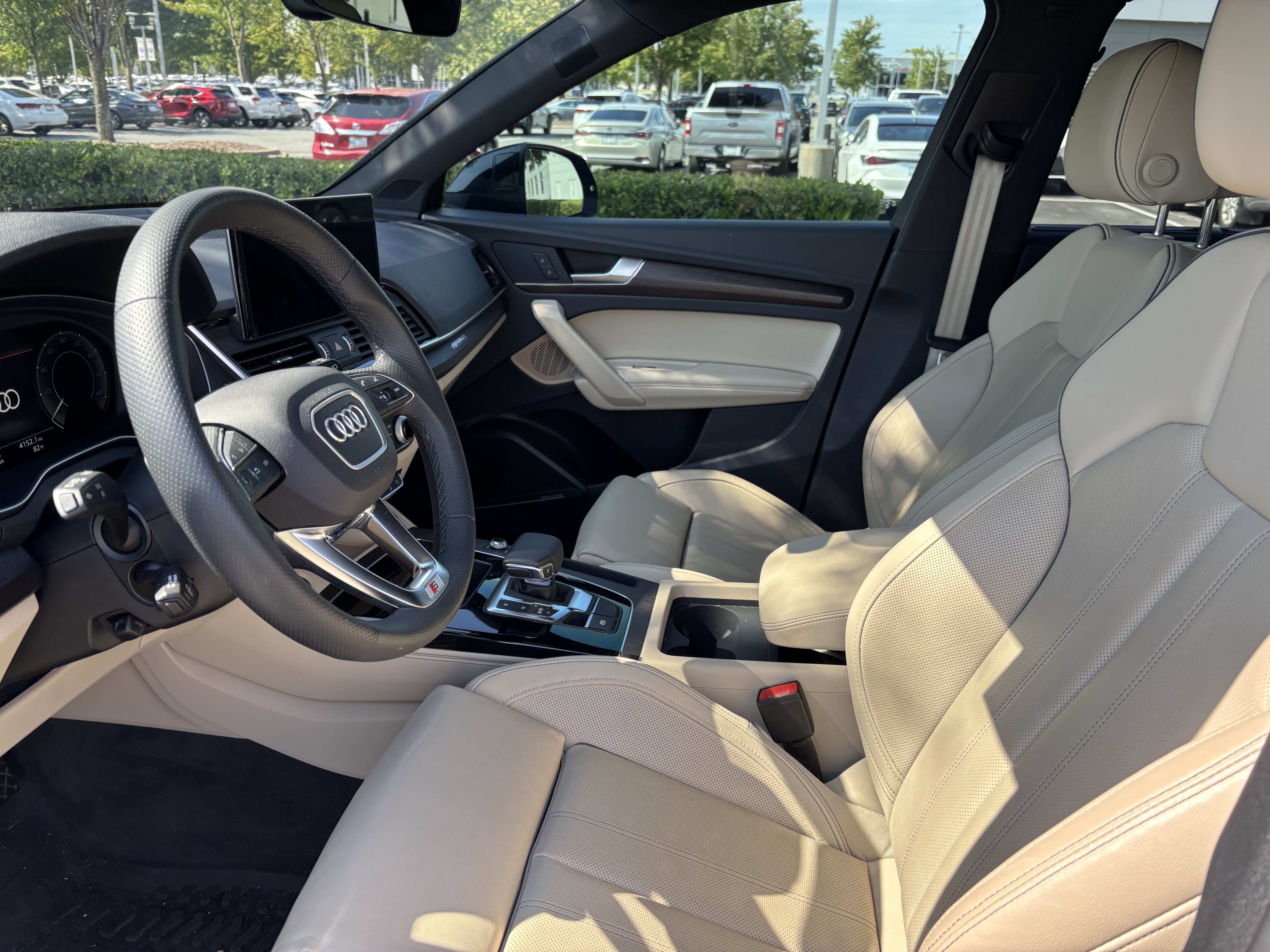 Used 2024 Audi Q5 e Premium Plus w/ Premium Plus Package AWD/4WD image 17
