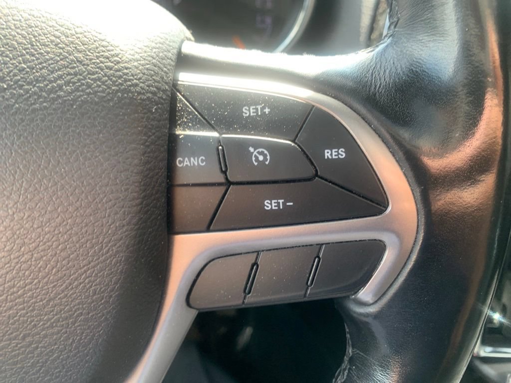 Used 2020 Jeep Grand Cherokee Limited w/ Luxury Group II RWD image 44