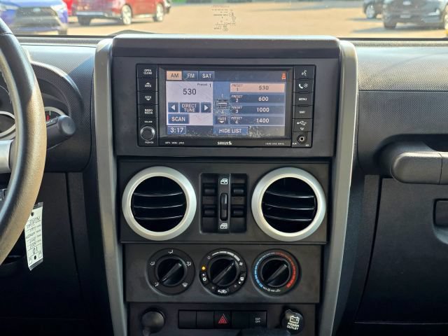 Used 2008 Jeep Wrangler Unlimited Sahara AWD/4WD image 25