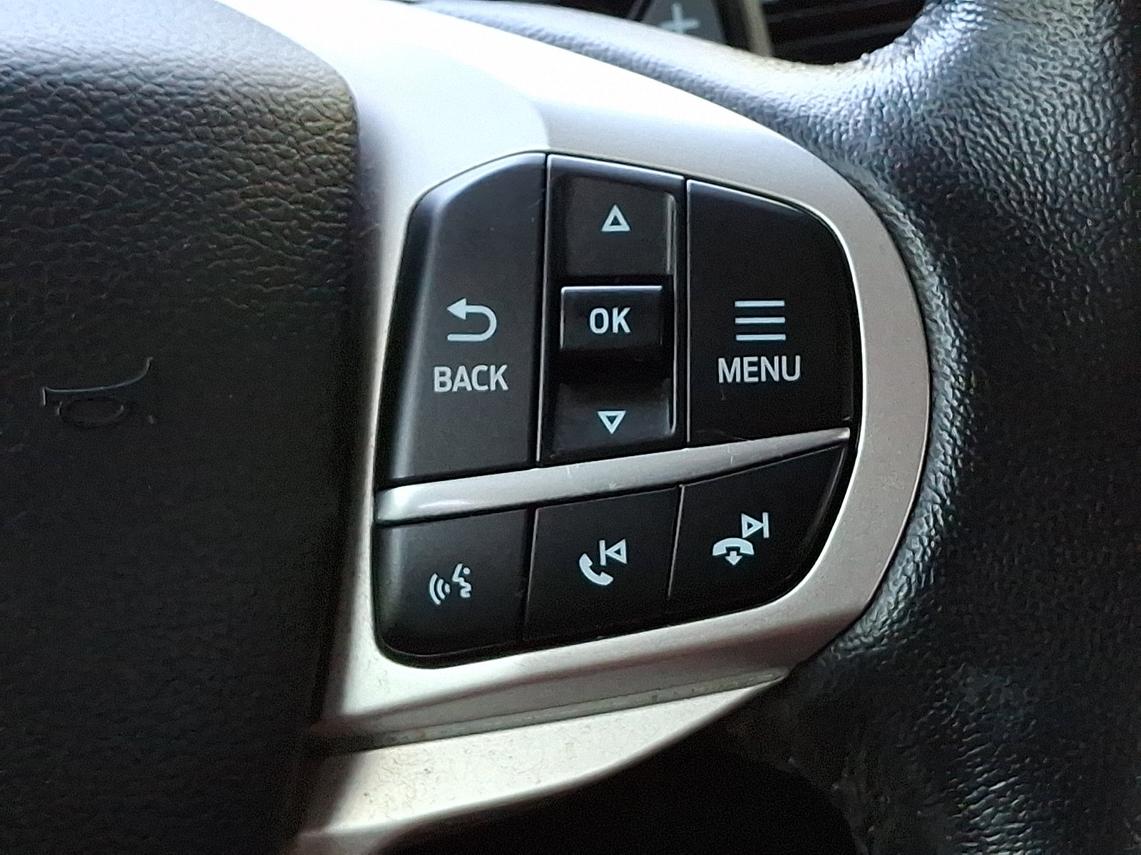 Used 2021 Ford Explorer XLT w/ Class III Trailer Tow Package AWD/4WD image 22