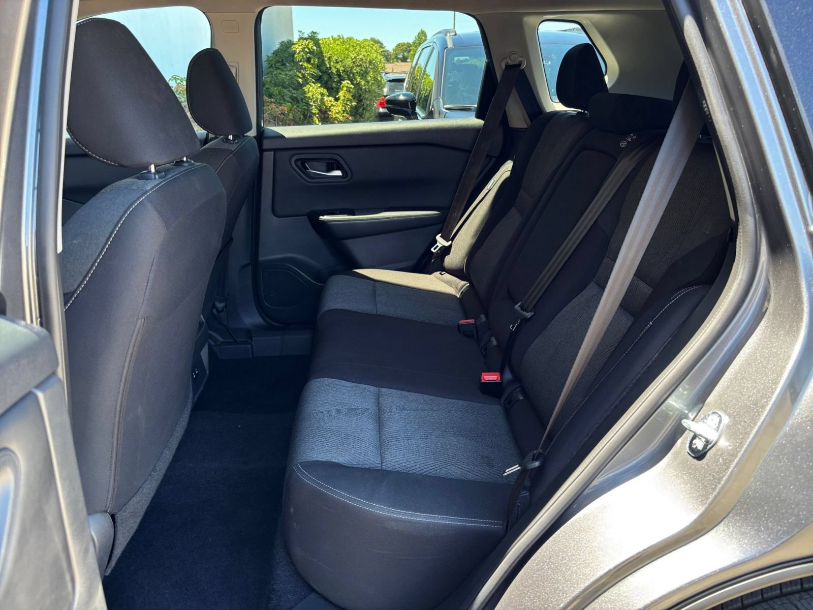 Used 2025 Nissan Rogue SV FWD image 27