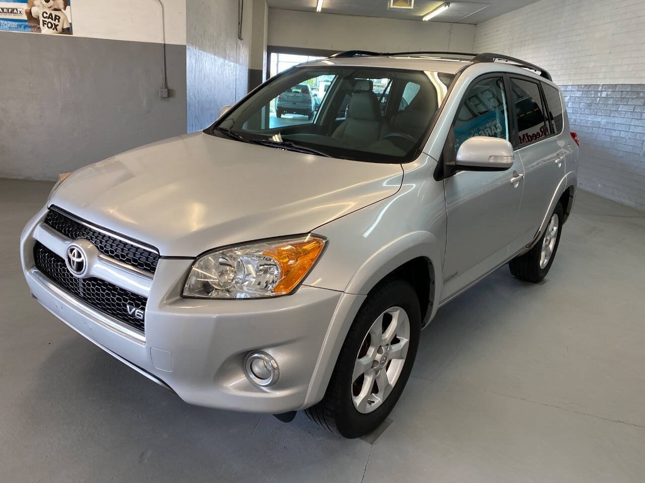 Used 2010 Toyota RAV4 Limited FWD image 2