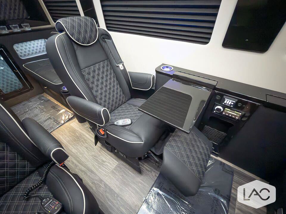 Used 2025 Mercedes-Benz Sprinter 3500 image 22