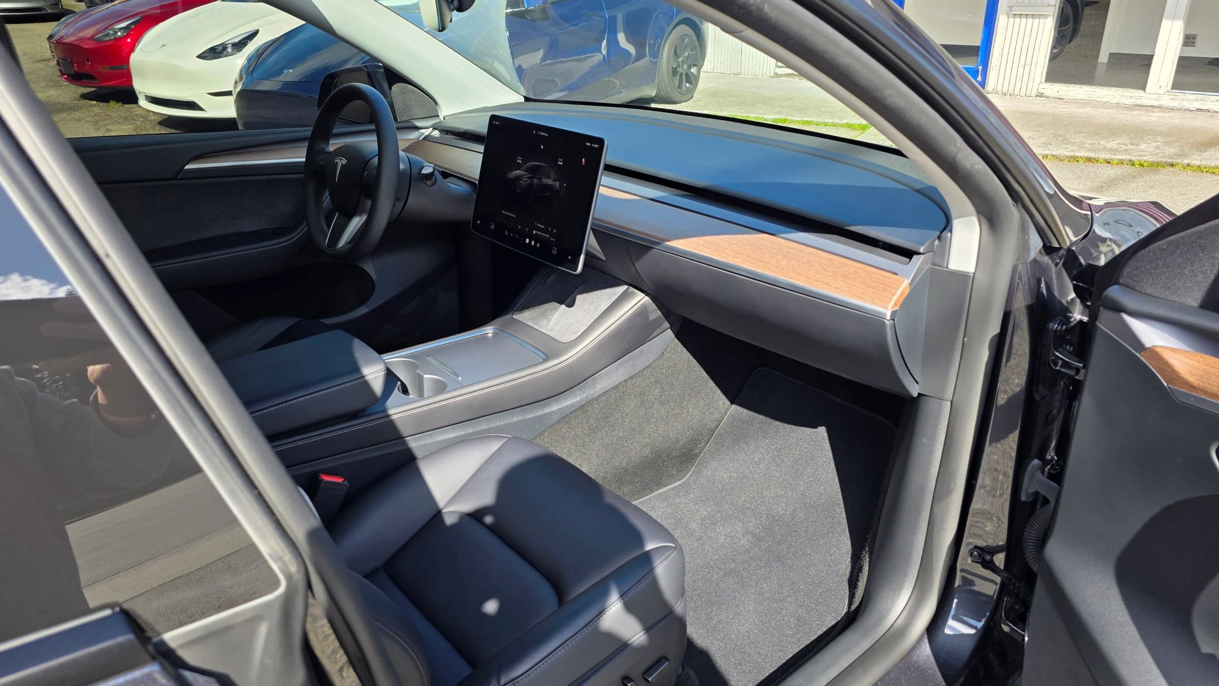 Used 2024 Tesla Model Y Long Range AWD/4WD image 4