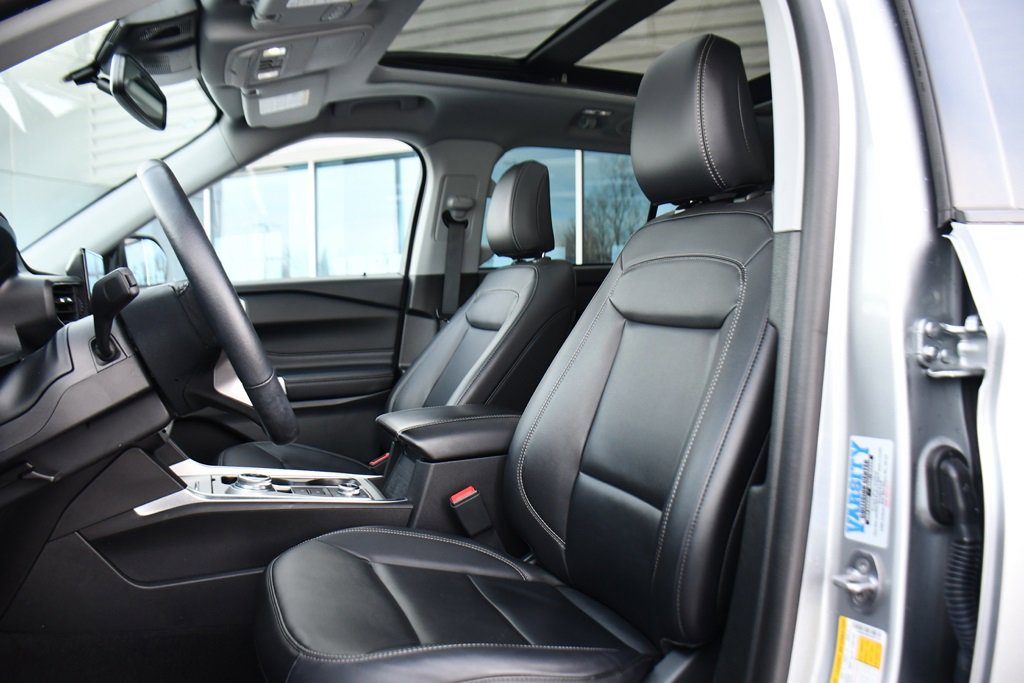 Used 2023 Ford Explorer XLT w/ Equipment Group 202A image 13