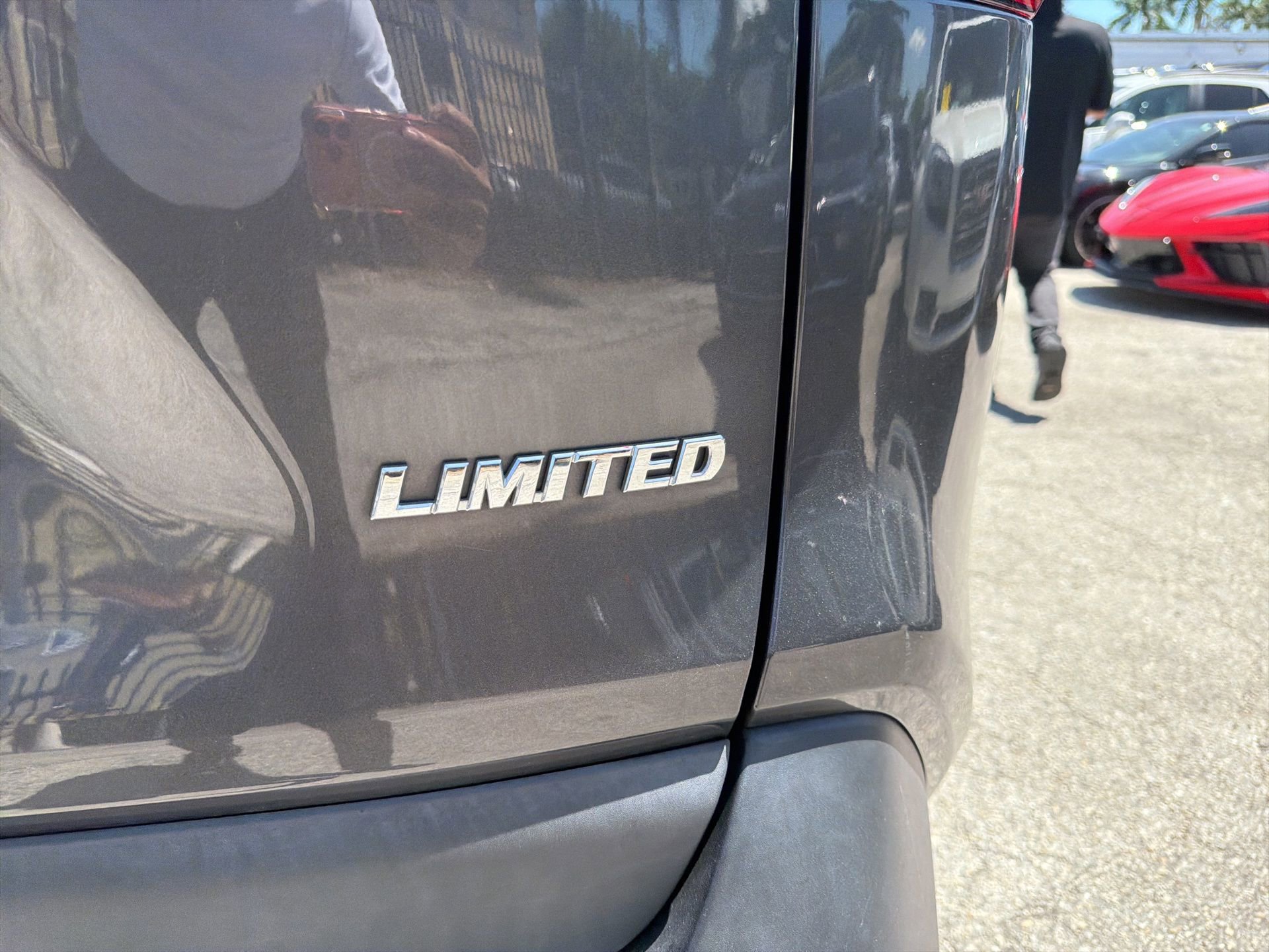 Used 2019 Toyota RAV4 Limited FWD image 8