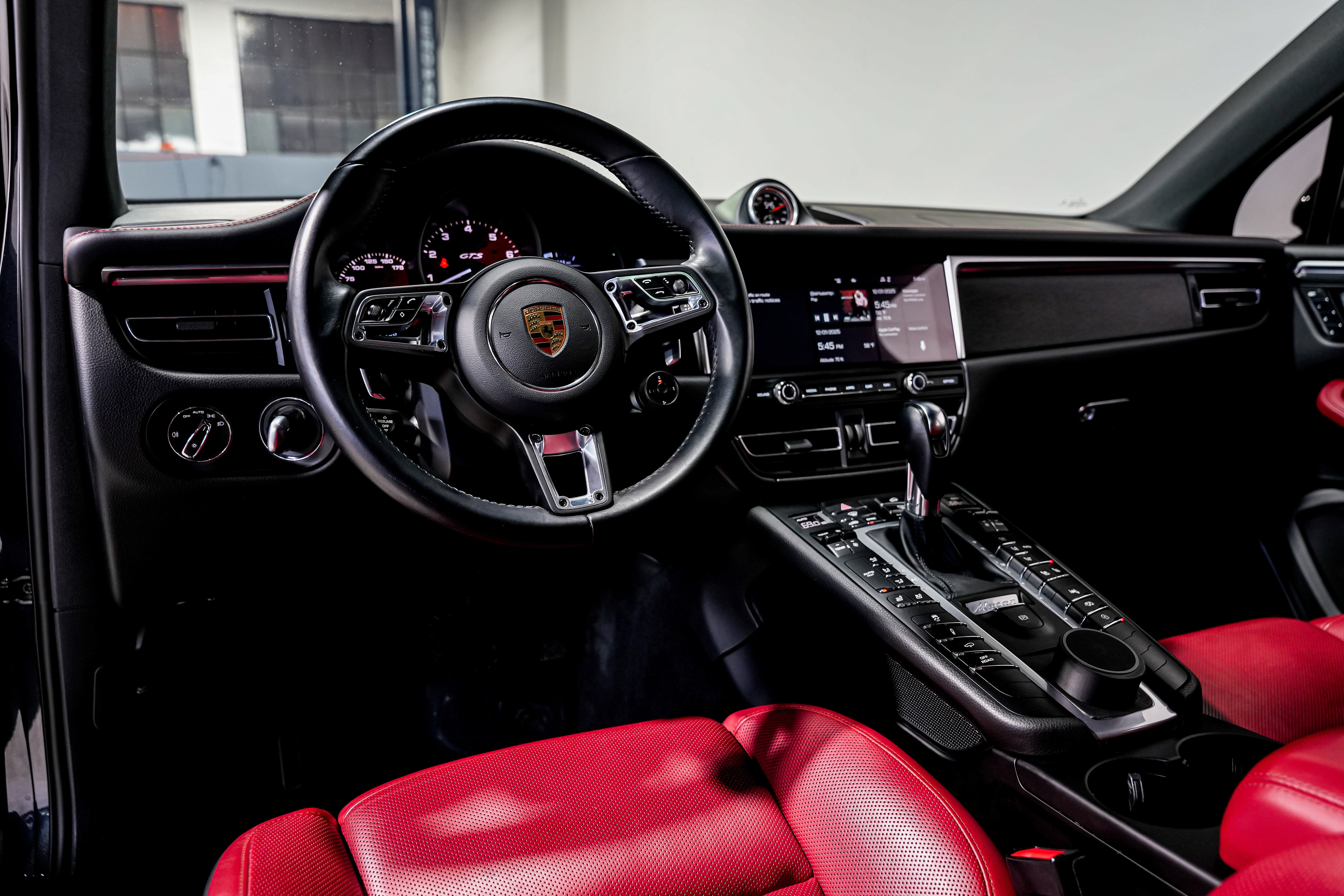 Used 2021 Porsche Macan GTS image 9