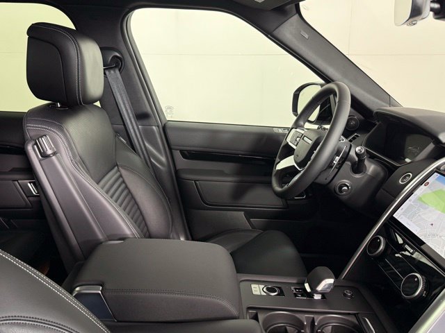 Used 2025 Land Rover Discovery S AWD/4WD image 30