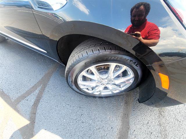 Used 2023 Buick Enclave Essence w/ Experience Buick Package image 3