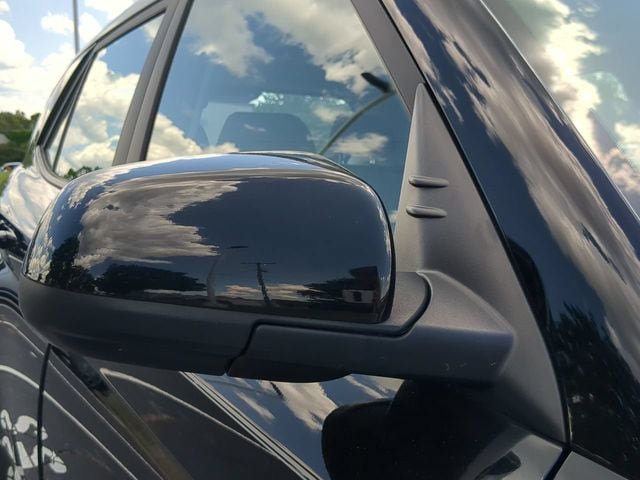 Used 2021 Hyundai Venue SE FWD image 11