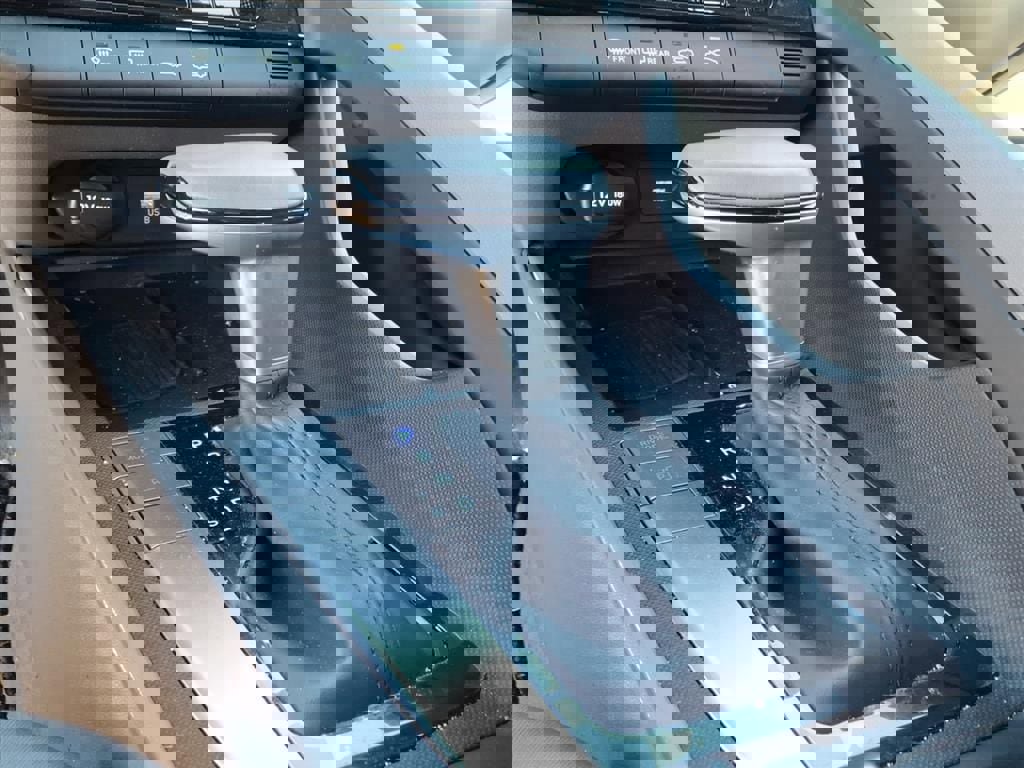 Certified 2025 Hyundai Elantra Sport image 12