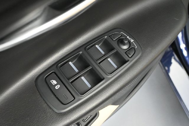 Used 2018 Jaguar XE Premium AWD/4WD image 15