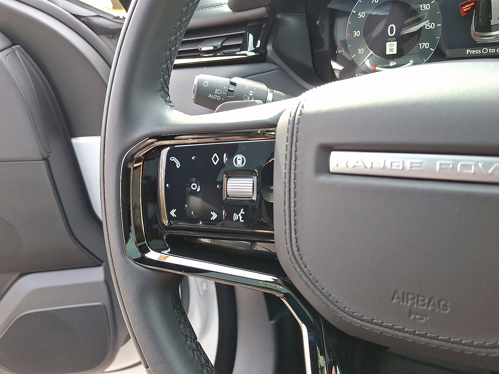 Used 2026 Land Rover Range Rover Velar Dynamic SE image 21