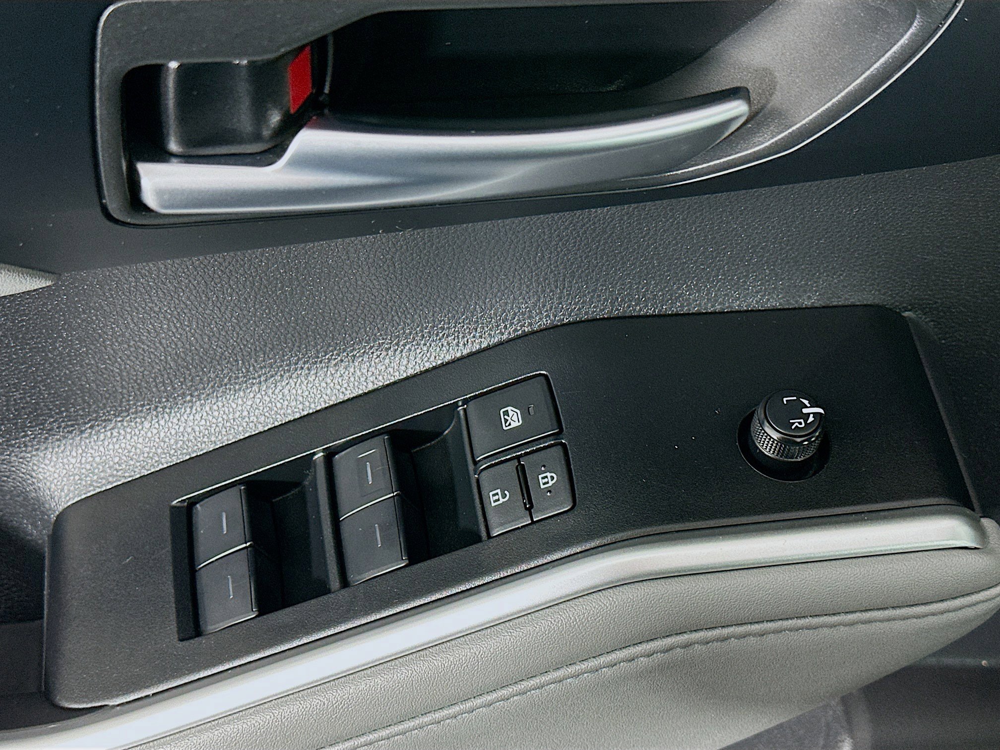 Used 2025 Toyota Highlander XLE image 15