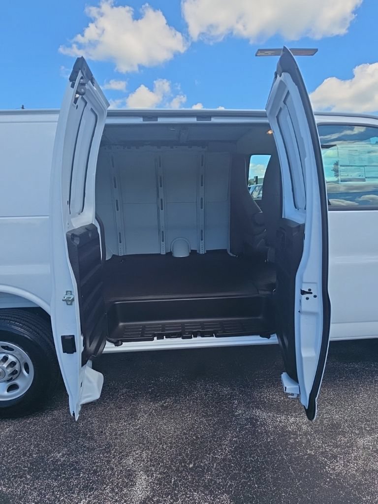 New 2026 Chevrolet Express 2500 w/ Driver Convenience Package RWD image 10