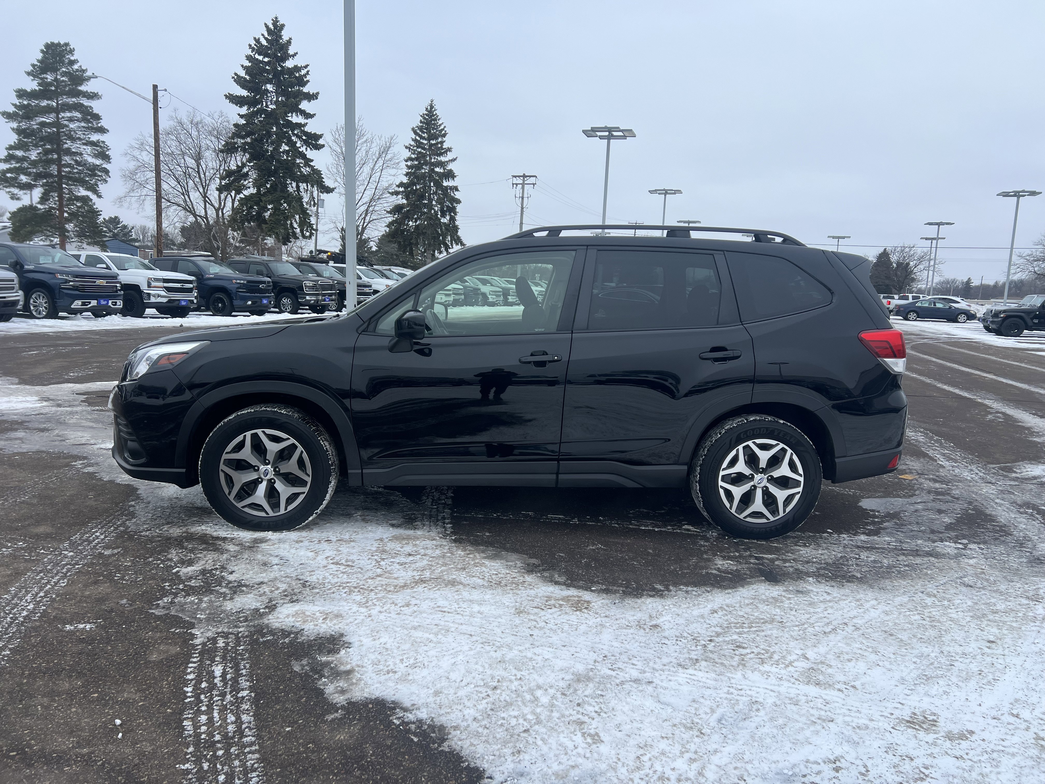 Used 2022 Subaru Forester Premium image 4