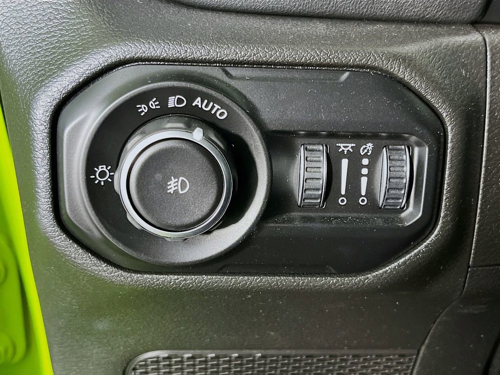 Used 2021 Jeep Wrangler Unlimited Sahara w/ Uconnect 4C Nav & Sound Group AWD/4WD image 13