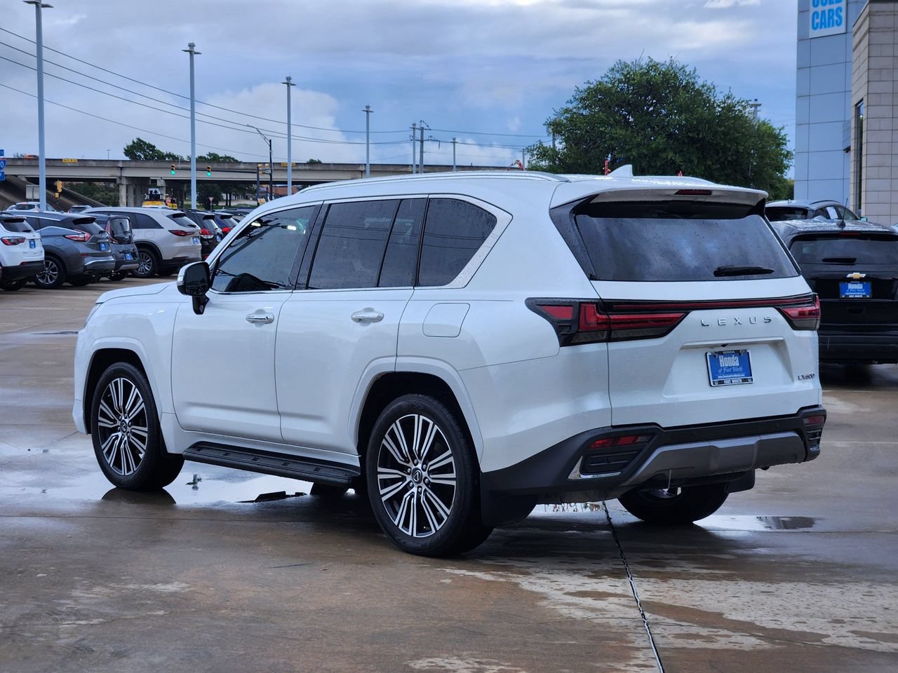 Used 2023 Lexus LX 600 4WD w/ Luxury Package image 7