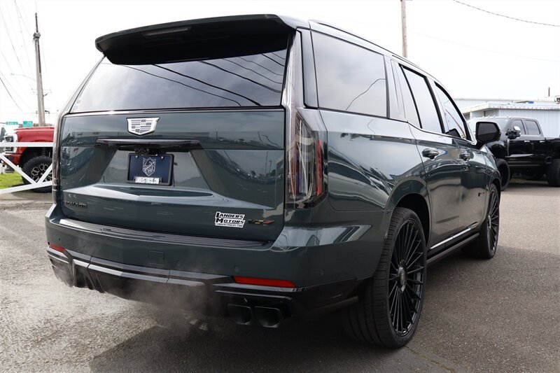 Used 2026 Cadillac Escalade V w/ LPO, ONYX Package AWD/4WD image 5