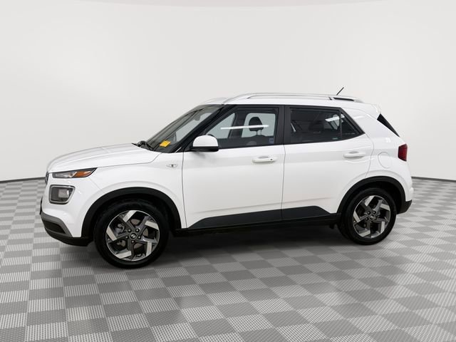 Used 2025 Hyundai Venue SEL image 5