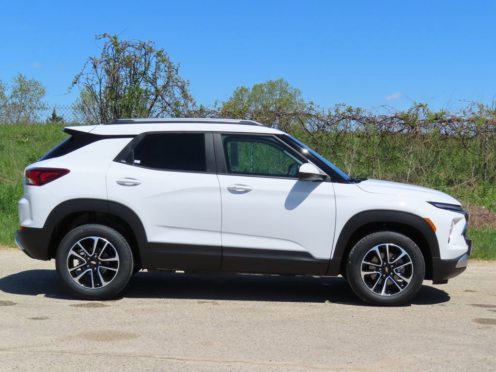 New 2026 Chevrolet TrailBlazer LT w/ LT Cold Weather Package AWD/4WD image 2