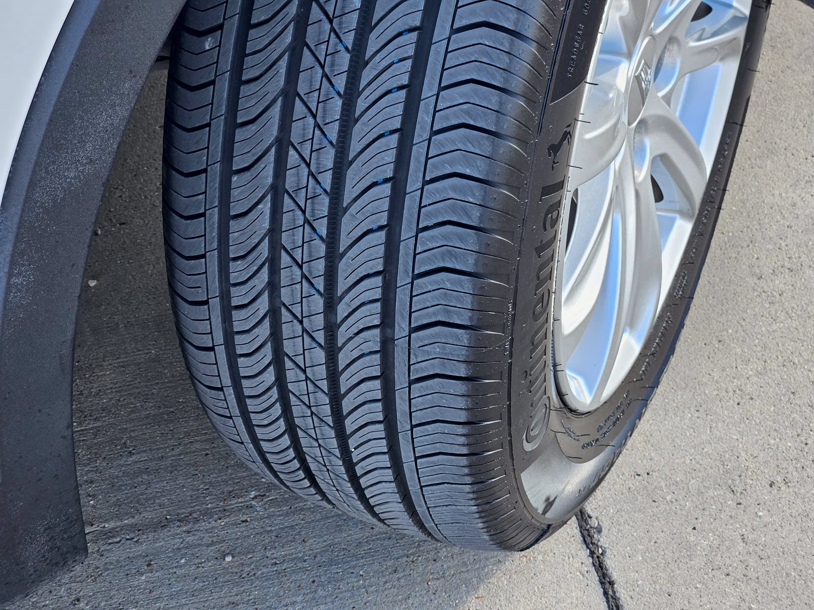 Certified 2023 Cadillac XT4 Luxury w/ Cold Weather Package FWD image 13