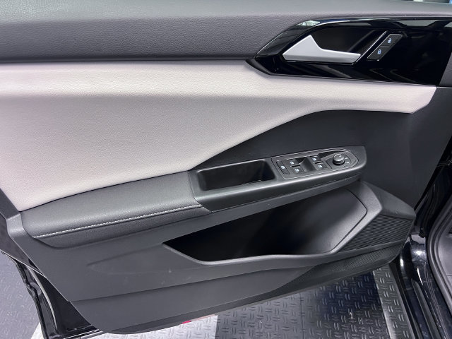 Certified 2025 Volkswagen Taos S FWD image 7
