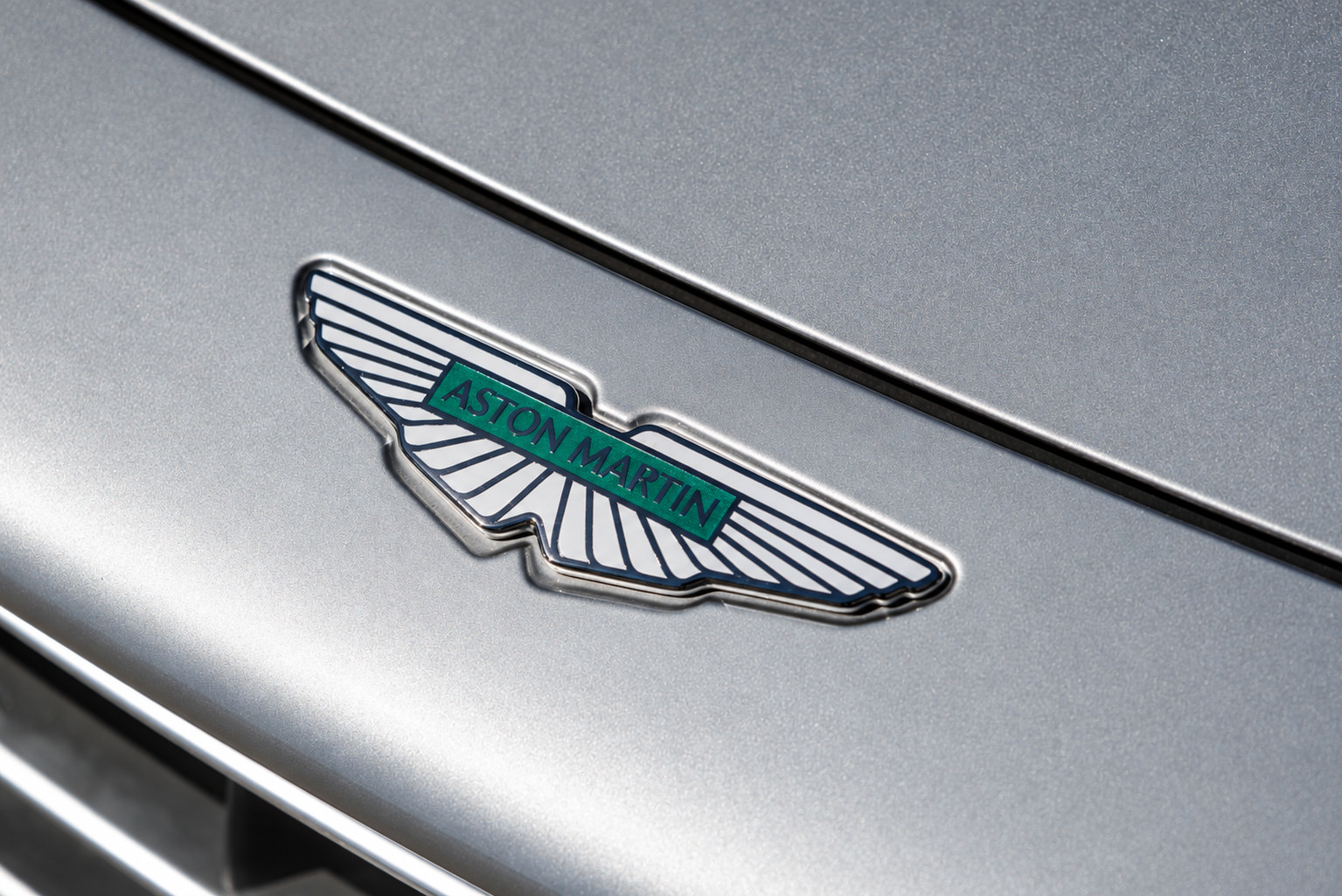 Used 2024 Aston Martin DB12 Convertible RWD image 32