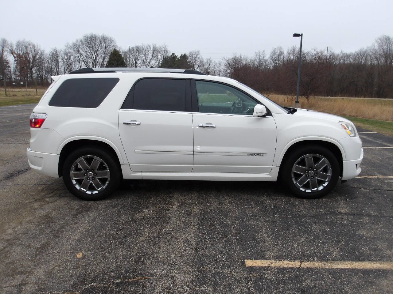 Used 2011 GMC Acadia Denali image 2