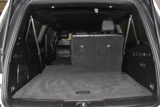 Certified 2024 Jeep Wagoneer L Series II w/ Flexible Seating Group image 35