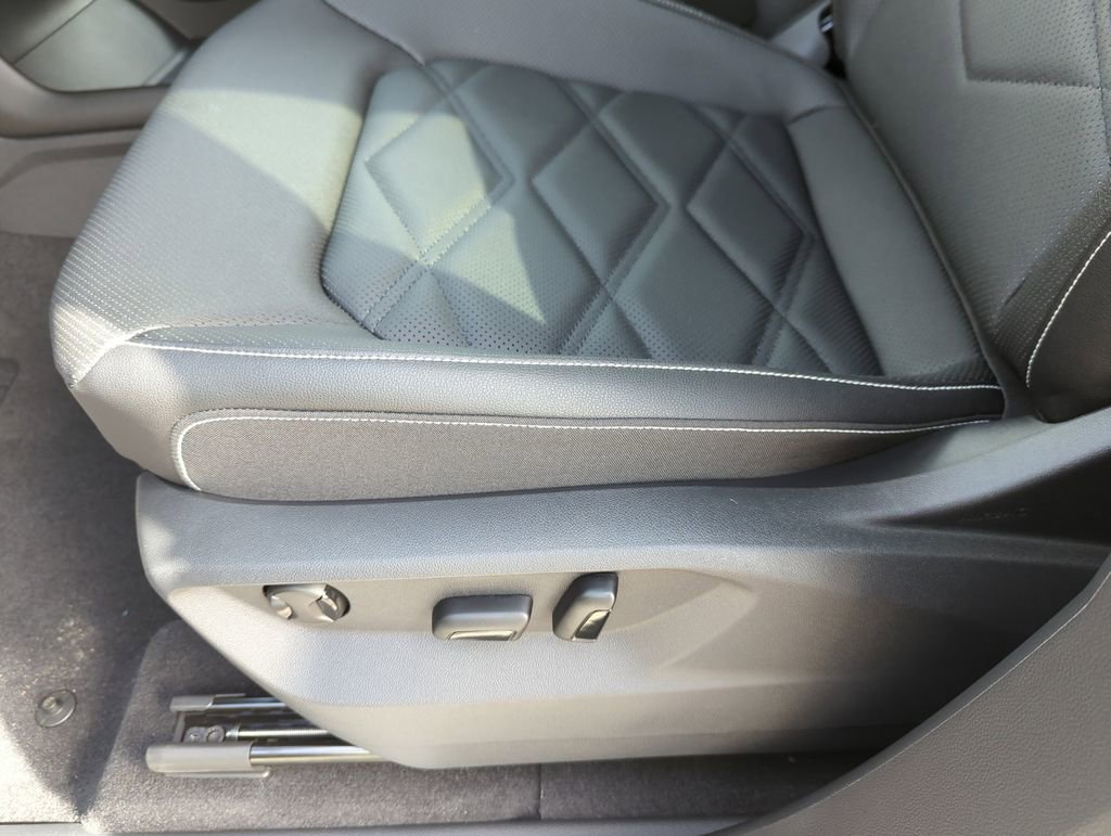 New 2026 Volkswagen Atlas SE image 30