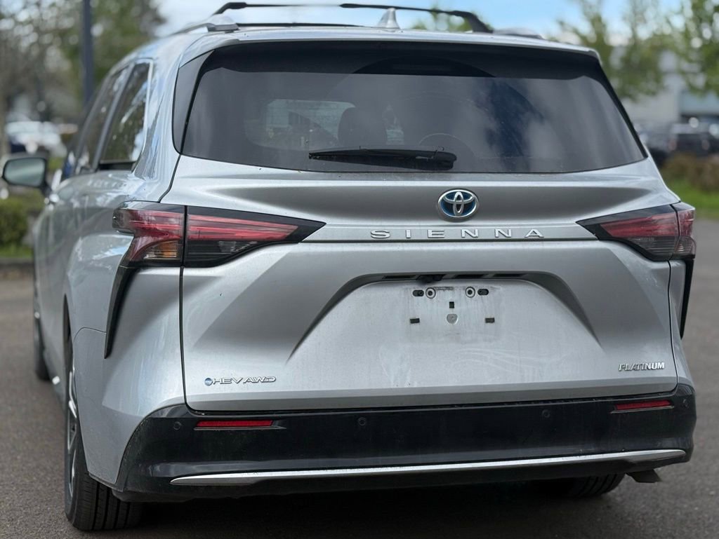 Certified 2025 Toyota Sienna Platinum image 3