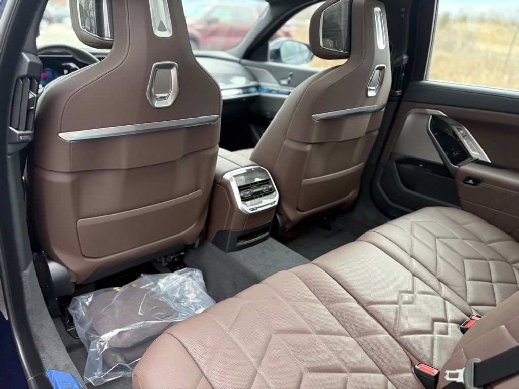 Used 2025 BMW 760i xDrive w/ Luxury Rear Seating Package image 20