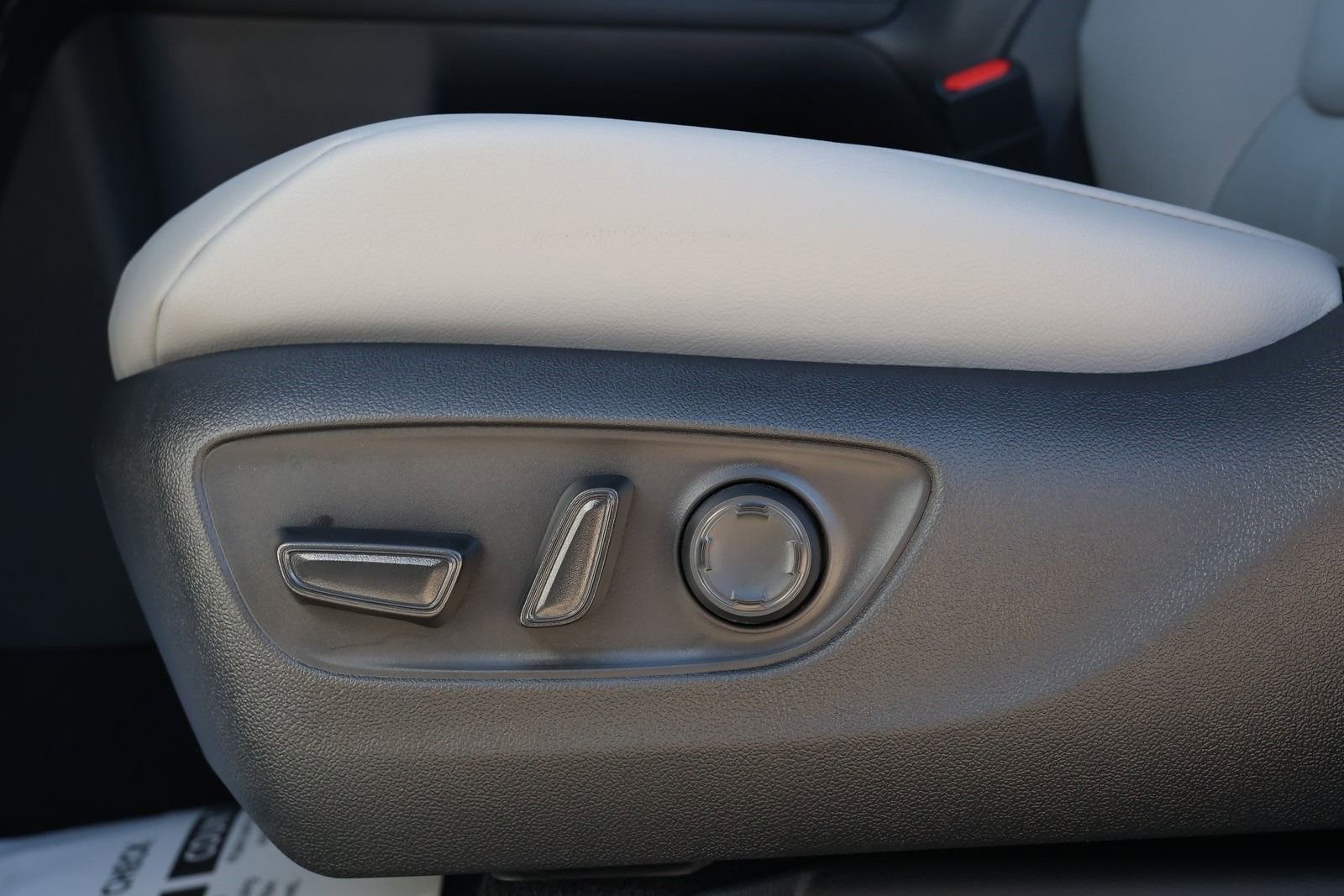 New 2026 Toyota Sienna XLE FWD image 28