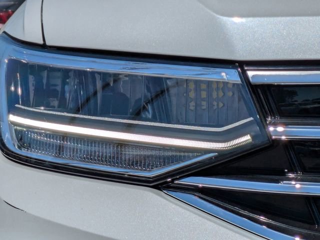 Certified 2023 Volkswagen Tiguan SE image 10