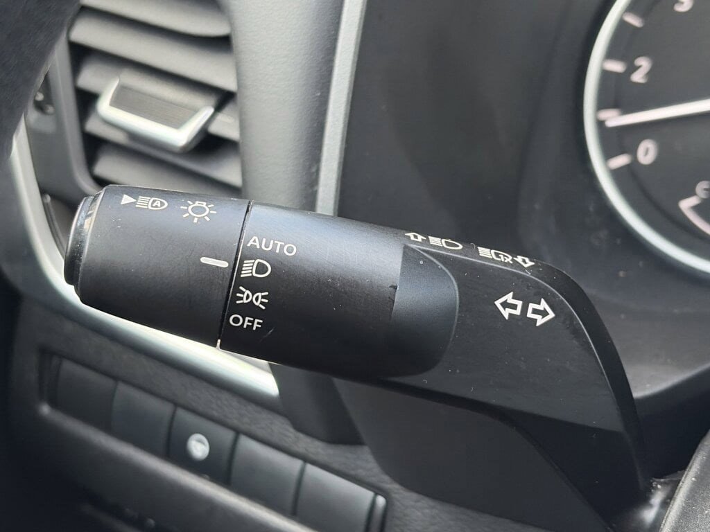 Used 2023 Nissan Rogue SV image 19