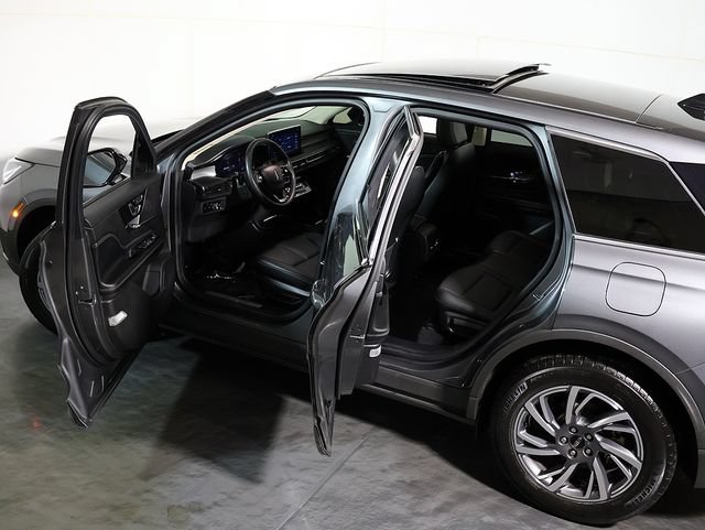 Used 2023 Lincoln Corsair FWD w/ Equipment Group 101A image 5
