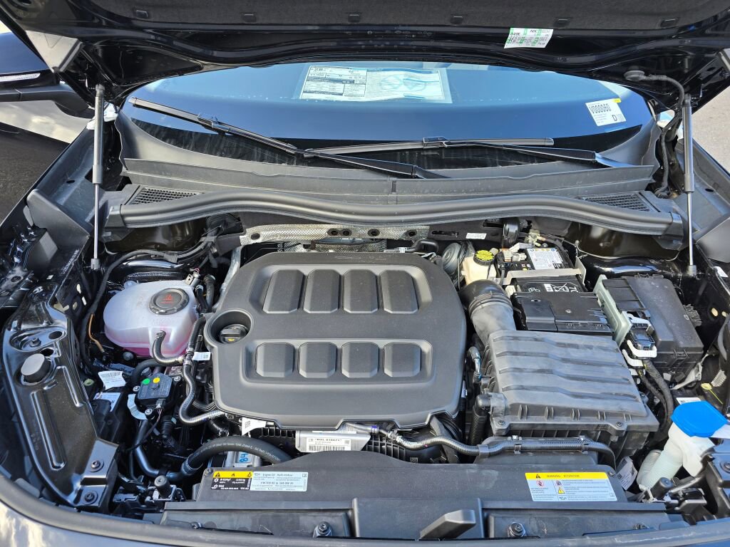 New 2025 Volkswagen Tiguan SE image 12