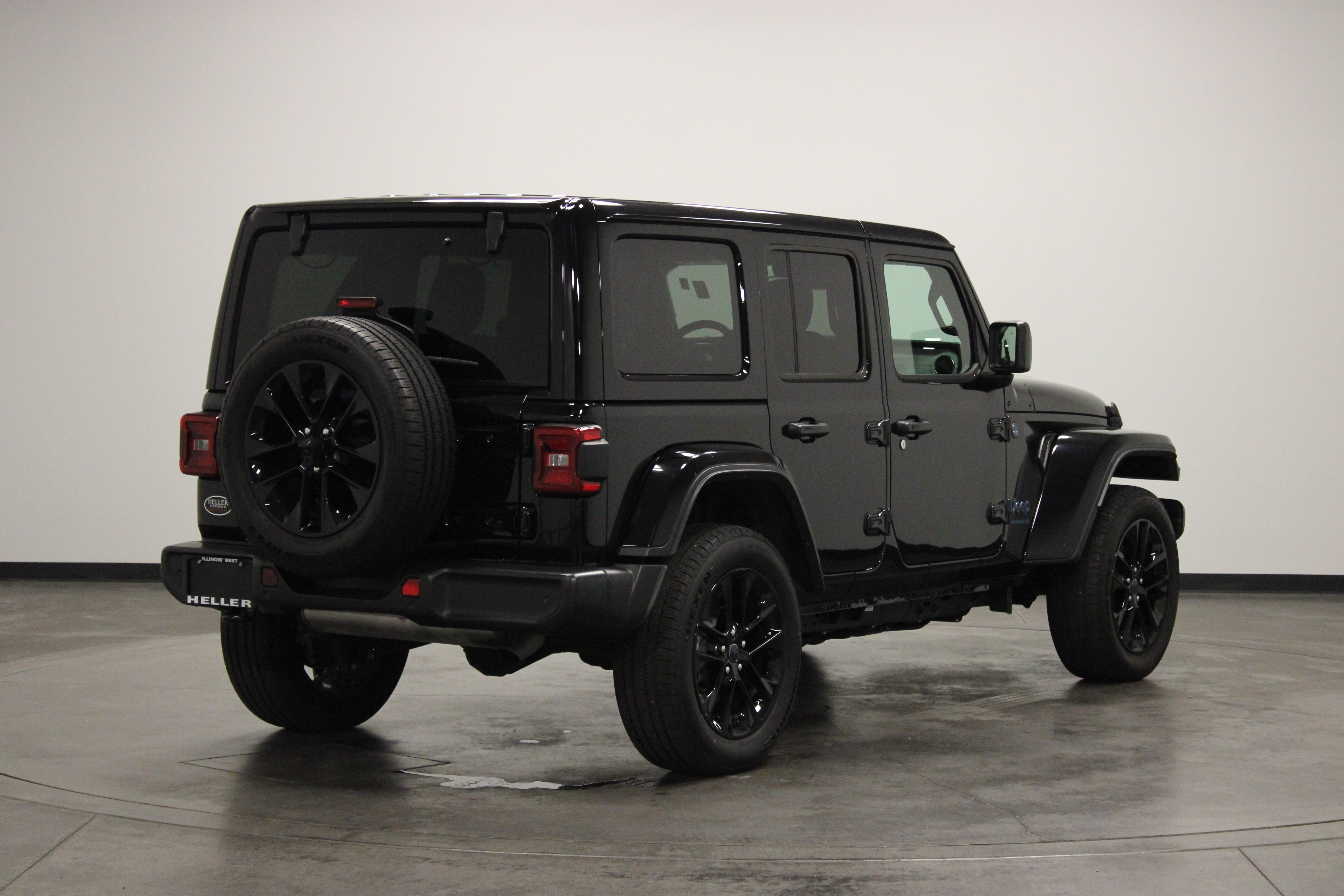 Used 2025 Jeep Wrangler Unlimited Sahara w/ Safety Group AWD/4WD image 8
