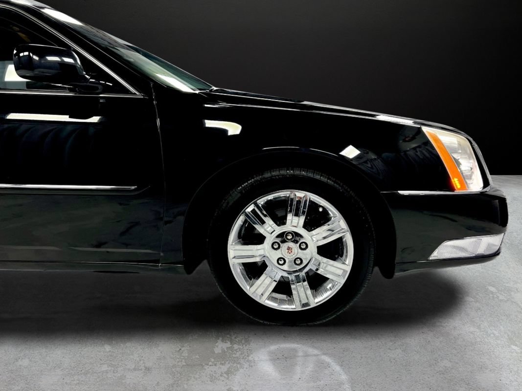 Used 2011 Cadillac DTS Platinum FWD image 11