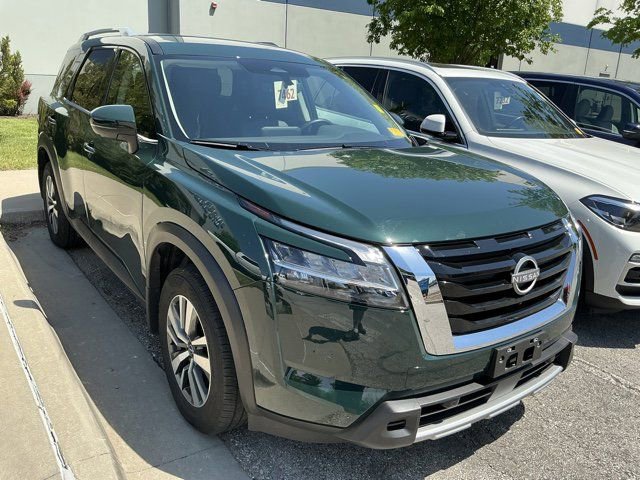 Used 2024 Nissan Pathfinder SL AWD/4WD image 3