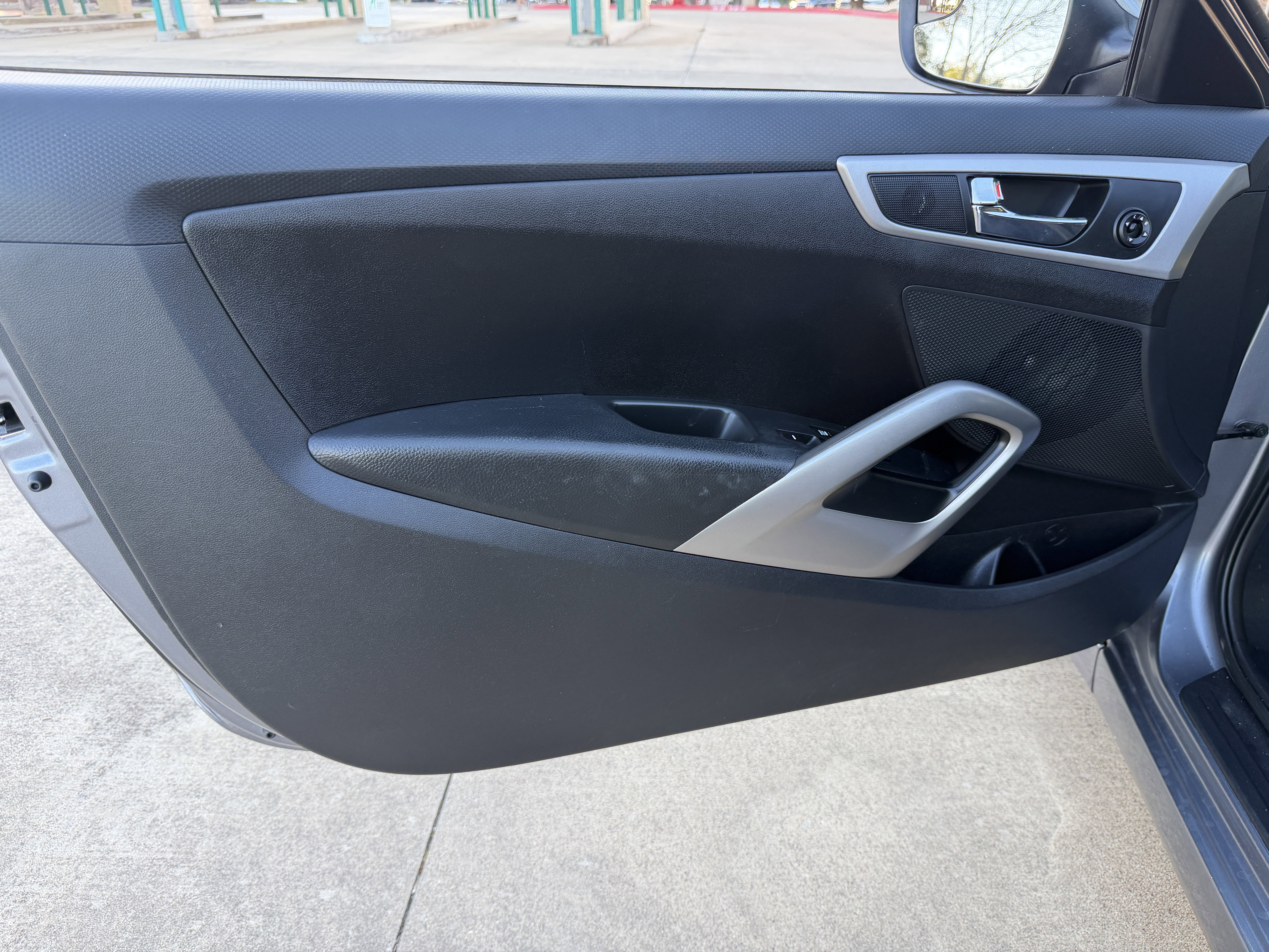 Used 2016 Hyundai Veloster 3dr Cpe Man image 15