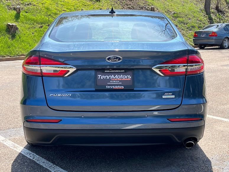 Used 2019 Ford Fusion SE FWD image 18