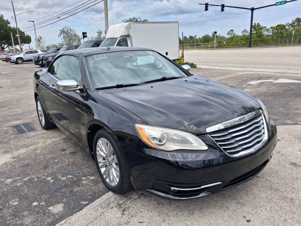 Used 2013 Chrysler 200 Limited FWD image 4