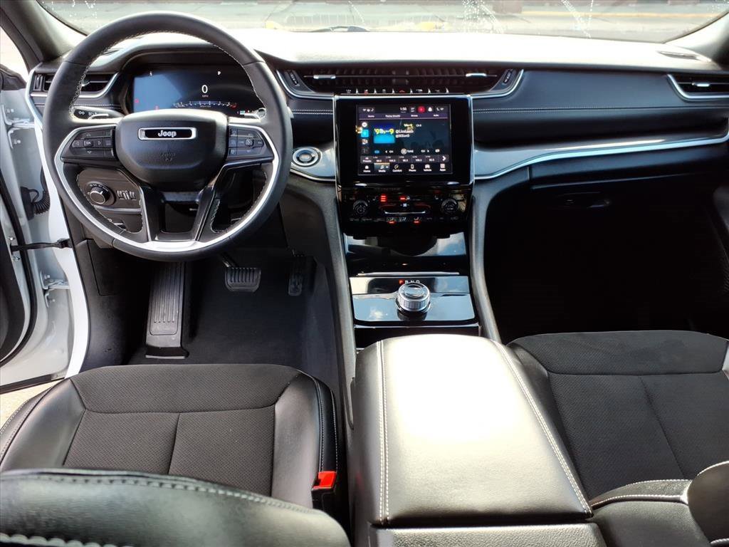 Used 2023 Jeep Grand Cherokee L Laredo image 13