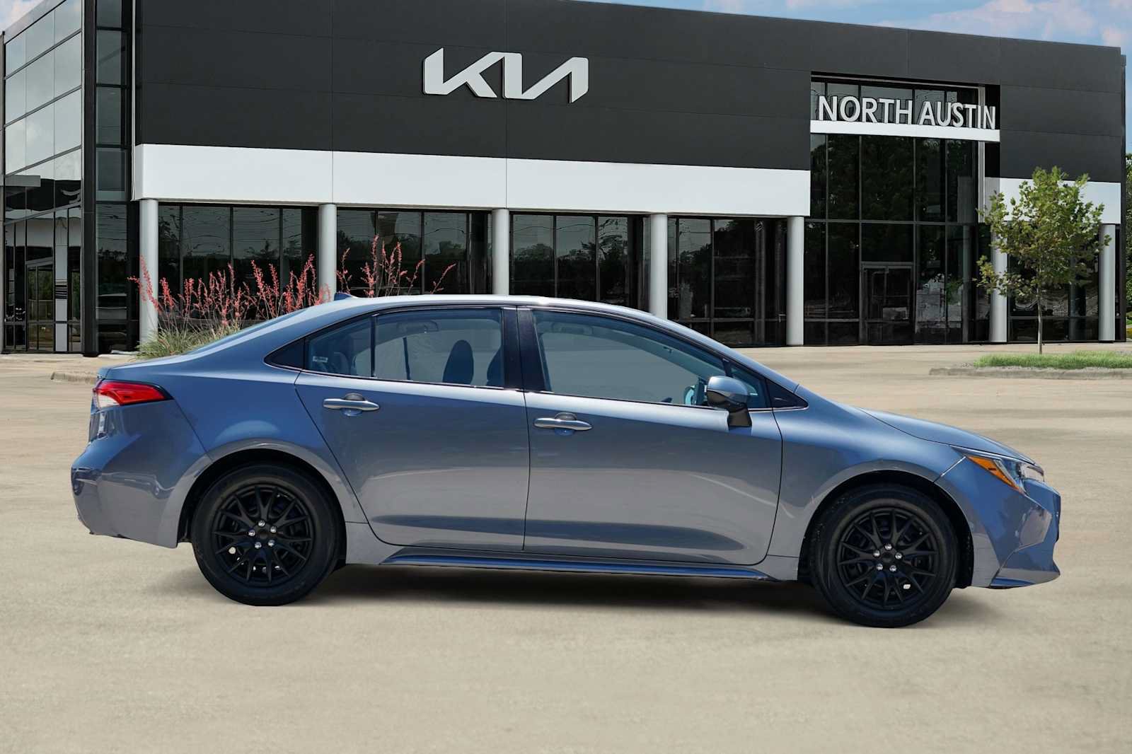 Used 2022 Toyota Corolla LE FWD image 5