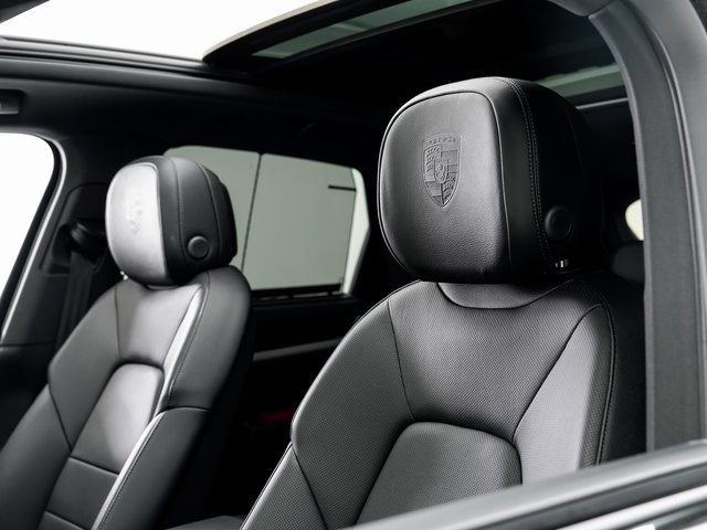 Certified 2025 Porsche Cayenne image 10