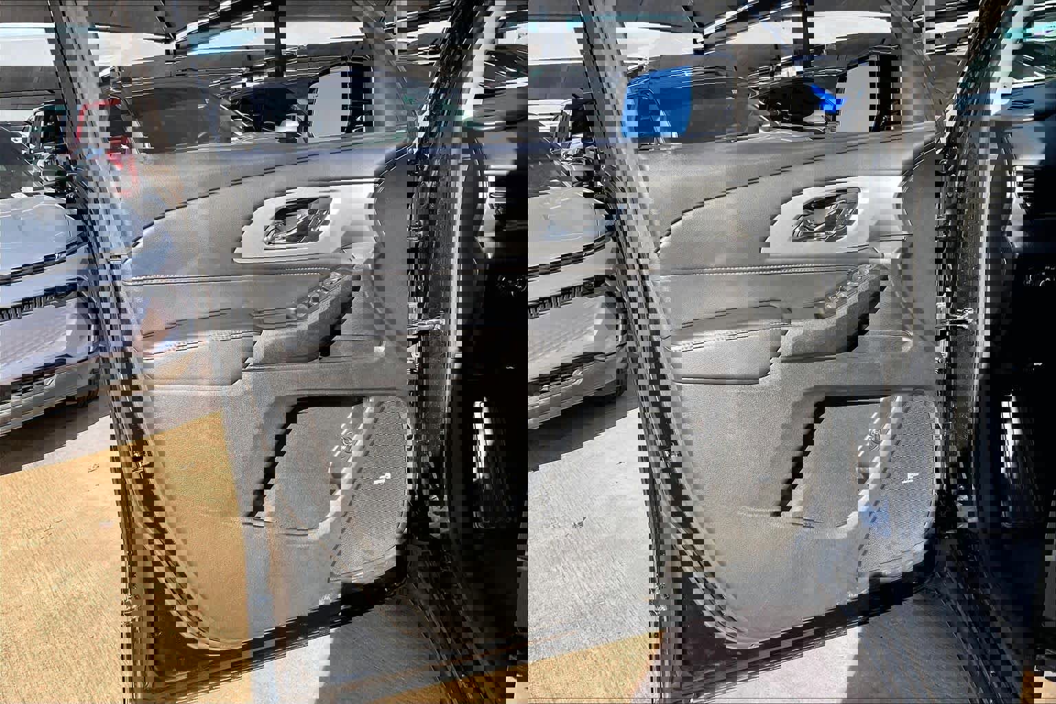 Used 2020 Chevrolet Traverse RS image 20