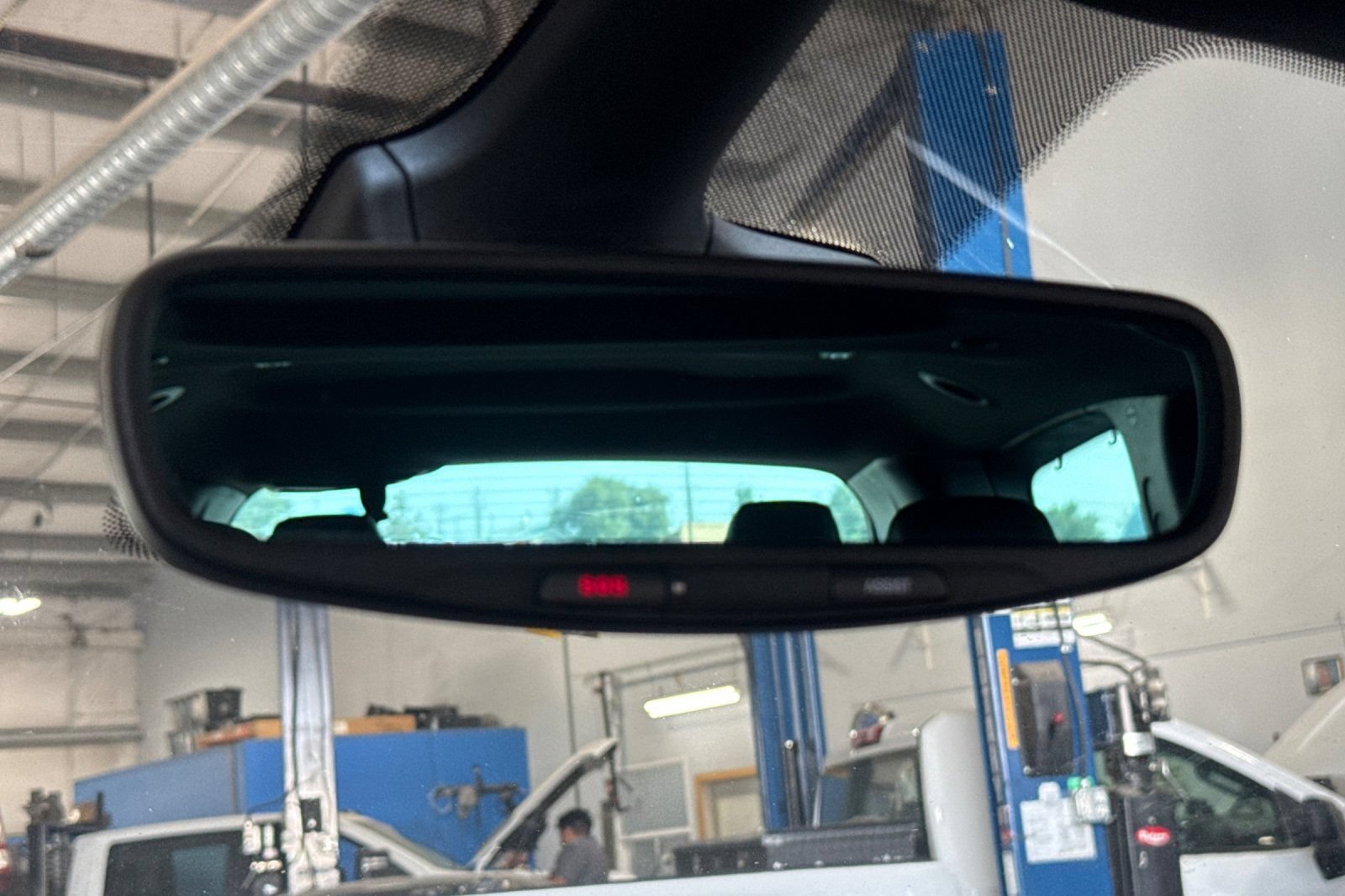 Used 2025 Chrysler Pacifica Limited FWD image 25